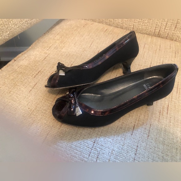 Stuart Weitzman, black, crêpe and faux Turquoise bow & trim peek toe heels 6M - Picture 1 of 5